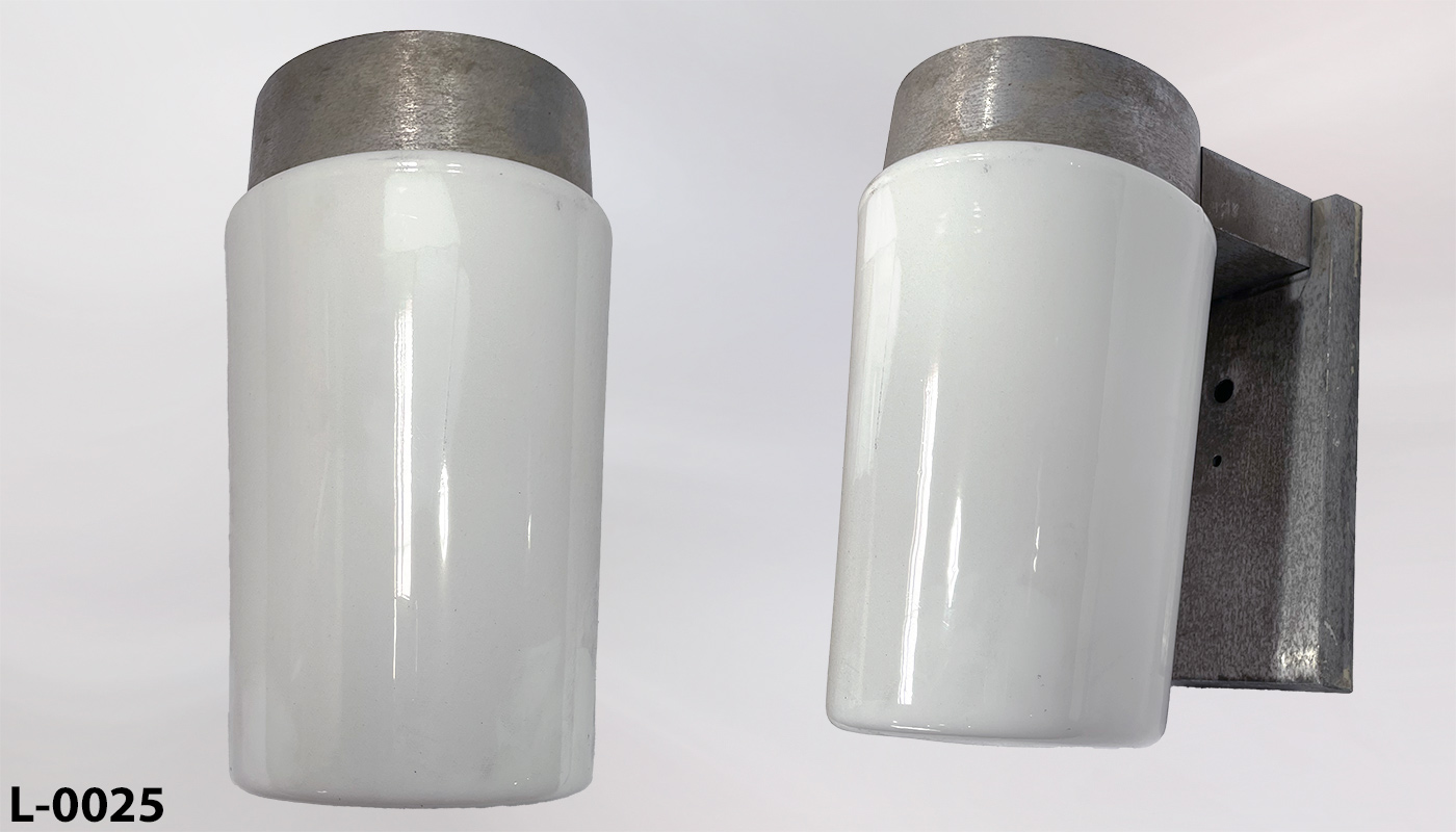 Light, stock number L-0025