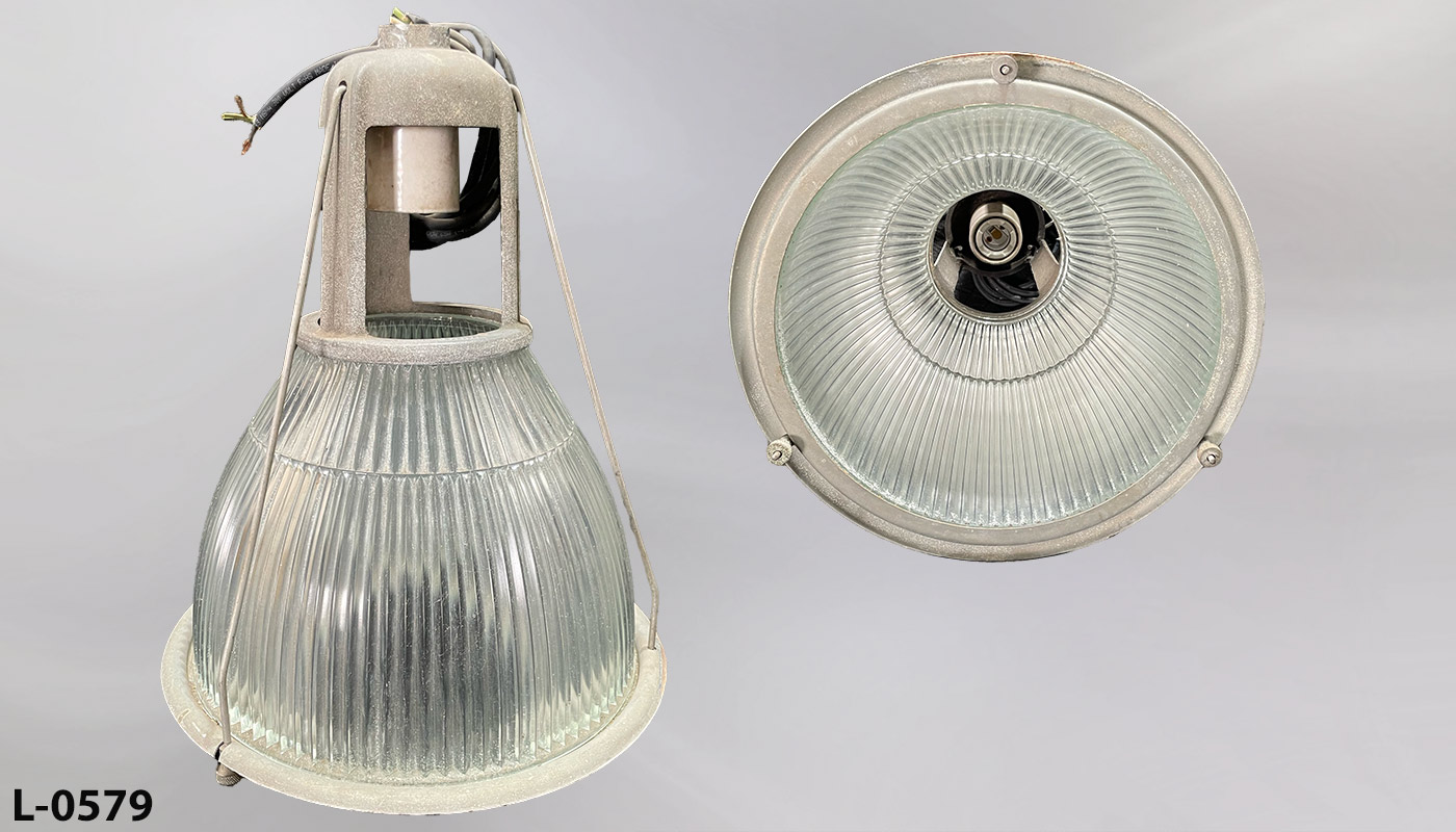 Light, stock number L-0579
