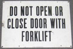 Sign-Do Not Open Or Close Door With Forklift, 20"w x 14"t, blk/wht, stock number S-0132
