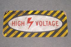 Sign-High Voltage - w/ lightning bolt, stock number S-0539