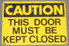 Sign-Caution This Door Must Be Kept Closed, blk/ylw metal, 14"w x 10"t, stock number S-0933