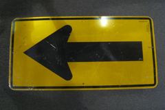 Sign-Right Arrow, yellow/blk 4'x2', stock number S-1469