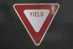 Sign-Yield, triangular, red/wht, metal, 22" x 22", stock number S-1634