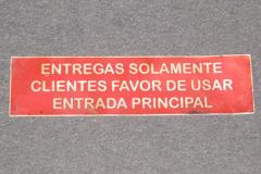 Sign-SPANISH-Entregas Solamente Clientes Favor De Usar Entrada, stock number S-2199