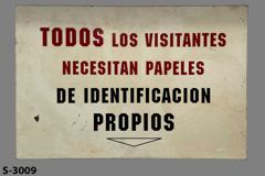 Sign-Spanish - Todos Los Visitantes Necisitan Papeles De, stock number S-3009